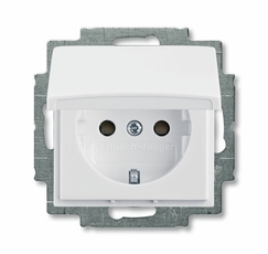 Розетка SCHUKO 16А 250В с защитными шторками, с крышкой, серия basic55, цвет альпийский белый | 2CKA002111A0654 | ABB
